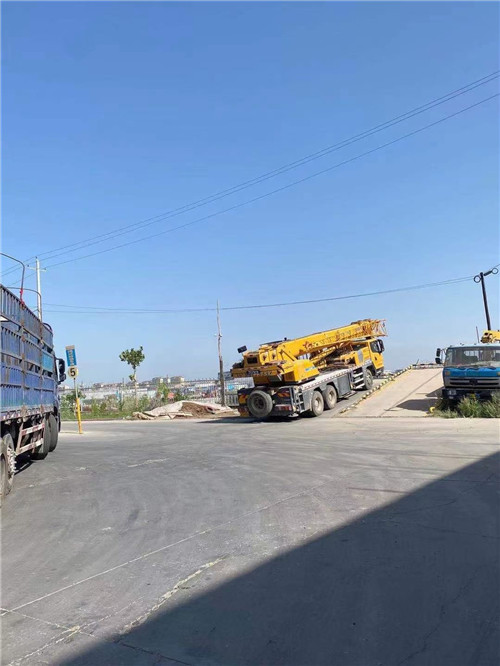 安仁县25吨吊车的租赁价格大概是多少？